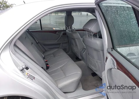 2001 Mercedes-Benz E 320 from USA, damaged, VIN WDBJF65J81B296056